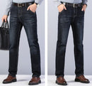 Calça jeans masculina ModernLar Hero™ com ajuste confortável, elasticidade e caimento perfeito, vista frontal.