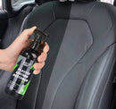 Revitalizador de plásticos automotivos AutoGlow™ da Viva Lar, com embalagem e textura do produto visíveis na imagem.