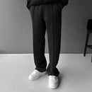 Calça Zurich™ estilo alfaiataria masculina com caimento solto, moderna e elegante, em tecido de alta qualidade.