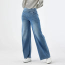 Calça jeans Lorenz™ super elástica com cós anatômico modelador, confortável e soltinha, realça os movimentos e o corpo.