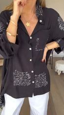 Camisa Poema de Seda™ da ModernLar com detalhes elegantes, caimento perfeito e estilo sofisticado, vista de frente com tecido suave.