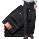 Calça jeans masculina Hero™ da ModernLar, com ajuste confortável, alta elasticidade e caimento perfeito, vista frontal.