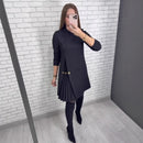Vestido Gênova™ da ModernLar com recorte plissado escultural, detalhe de tecido elegante e design moderno em tom neutro.