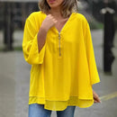 Blusa Margiela™ com decote V regulável e barra em duas camadas, leve, fresca e versátil, da marca ModernLar.