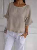 Blusinha Bellatriz™ com babado, manga bufante e caimento solto em algodão, confortável e estilosa para mulheres modernas.