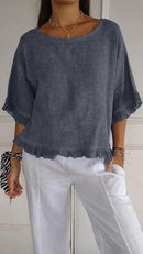 Blusinha Bellatriz™ com babado, manga larga e caimento solto em algodão, estilo moderno e confortável para mulheres.