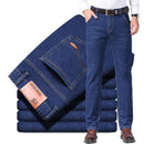 Calça jeans masculina Hero™ da ModernLar, com elasticidade, conforto e caimento perfeito, vista de frente com detalhes de costura.