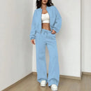 Conjunto Naomi™ em moletom premium com jaqueta com zíper, estilo casual e confortável, em tecido macio na cor cinza claro.