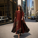 Conjunto de vestido e sobretudo da ModernLar, com estampa floral, ideal para todas as estações e estilo elegante e versátil.