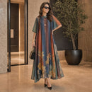 Conjunto de vestido e sobretudo Florenza™ da ModernLar, elegante e versátil para todas as estações, com detalhes florais.