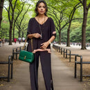 Conjunto Acapulco™ da ModernLar em malha de viscose com acabamento contrastante, roupa confortável e elegante para todas as ocasiões.