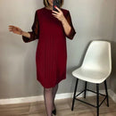 Vestido Alessandra™ da ModernLar com detalhes em pregas e mangas delicadas, ideal para ocasiões elegantes e sofisticadas.