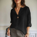 Camisa feminina Lucienne™ em linho de algodão com gola mandarin, estilo minimalista e confortável, em tom neutro.