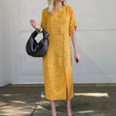 Vestido Adélie™ em Linho de Algodão com botões laterais e fenda, linha moderna e elegante para ocasiões sofisticadas.