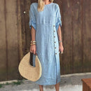Vestido Adélie™ em linho de algodão com botões laterais e fenda sofisticada, perfeito para movimentos elegantes e confortáveis.