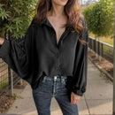 Camisa Letizia™ em viscose com toque sedoso e mangas fluidas, vestida por uma mulher, estilo confortável e elegante.