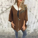 Casaco Georgia Flair™ da ModernLar com gola contrastante e modelagem ampla, estilo urbano e sofisticado em tecido de qualidade.