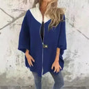 Casaco Georgia Flair™ da ModernLar com gola contrastante e modelagem ampla, ideal para um estilo urbano sofisticado.