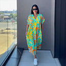 Vestido Oceania™ da ModernLar em viscose com corte amplo e estampa tropical, perfeito para conforto e estilo casual.