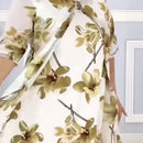 Vestido Magnolia Belle™ da ModernLar com estampa floral aérea, dupla camada e caimento leve para elegância eterna.