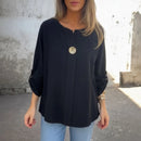 Blusa Magna™ estilo camisaria minimalista com botão único, design elegante e chique, em tom neutro, para looks sofisticados.