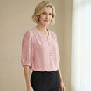 Blusinha Bellezza™ em popelina com mangas translúcidas, estilo moderno, de tecido leve e elegante.