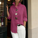 Camisa Martina™ moderna com gola estruturada, botões oversized, feita de tecido leve, em cores neutras.