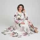 Vestido Manuela™ da ModernLar com cintura definida e decote canoa, vestido elegante em tecido leve e fluido, estilo moderno.