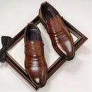 Botas Brave Lion™ Elegância Suprema da ModernLar, couro preto, com detalhes de estilo real, para um visual sofisticado e poderoso.