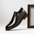 Botas Brave Lion™ Elegância Suprema da ModernLar, couro preto com detalhes sofisticados e sola robusta, para um estilo imponente.