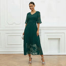 Vestido Celira™ da ModernLar com design floral sofisticado, tecido elegante e detalhes delicados, ideal para ocasiões especiais.