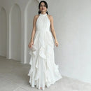 Vestido Avelora™ da ModernLar com design refinado, tecido fluido e movimento elegante, ideal para ocasiões sofisticadas.