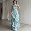 Vestido Avelora™ da ModernLar com design refinado, tecido elegante e movimento fluido, ideal para ocasiões sofisticadas.